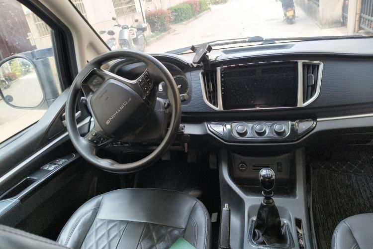 Used FORTHING Lingzhi 2022 Striving Version M5L 2.0L Luxury 7-Seater Steering Wheel