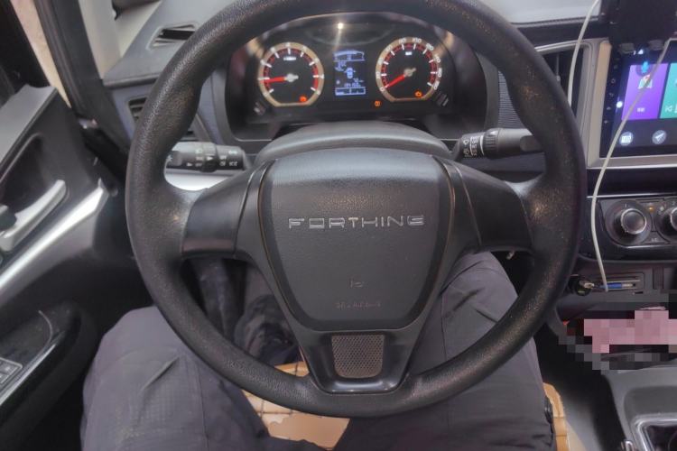 Used FORTHING Lingzhi 2022 M5L 1.6L Utility Model 7 Seats Steering Wheel