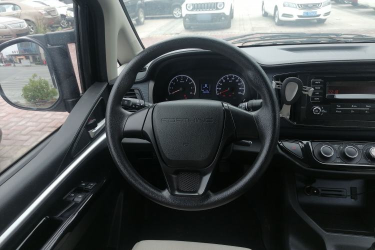 Used FORTHING Lingzhi 2022 M5 1.6L Practical 7-Seater Steering Wheel