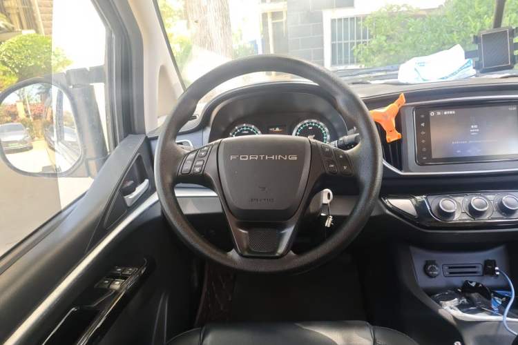 Used FORTHING Lingzhi 2022 Entry-Level M5L 1.6L Comfort Version 7 Seats Steering Wheel