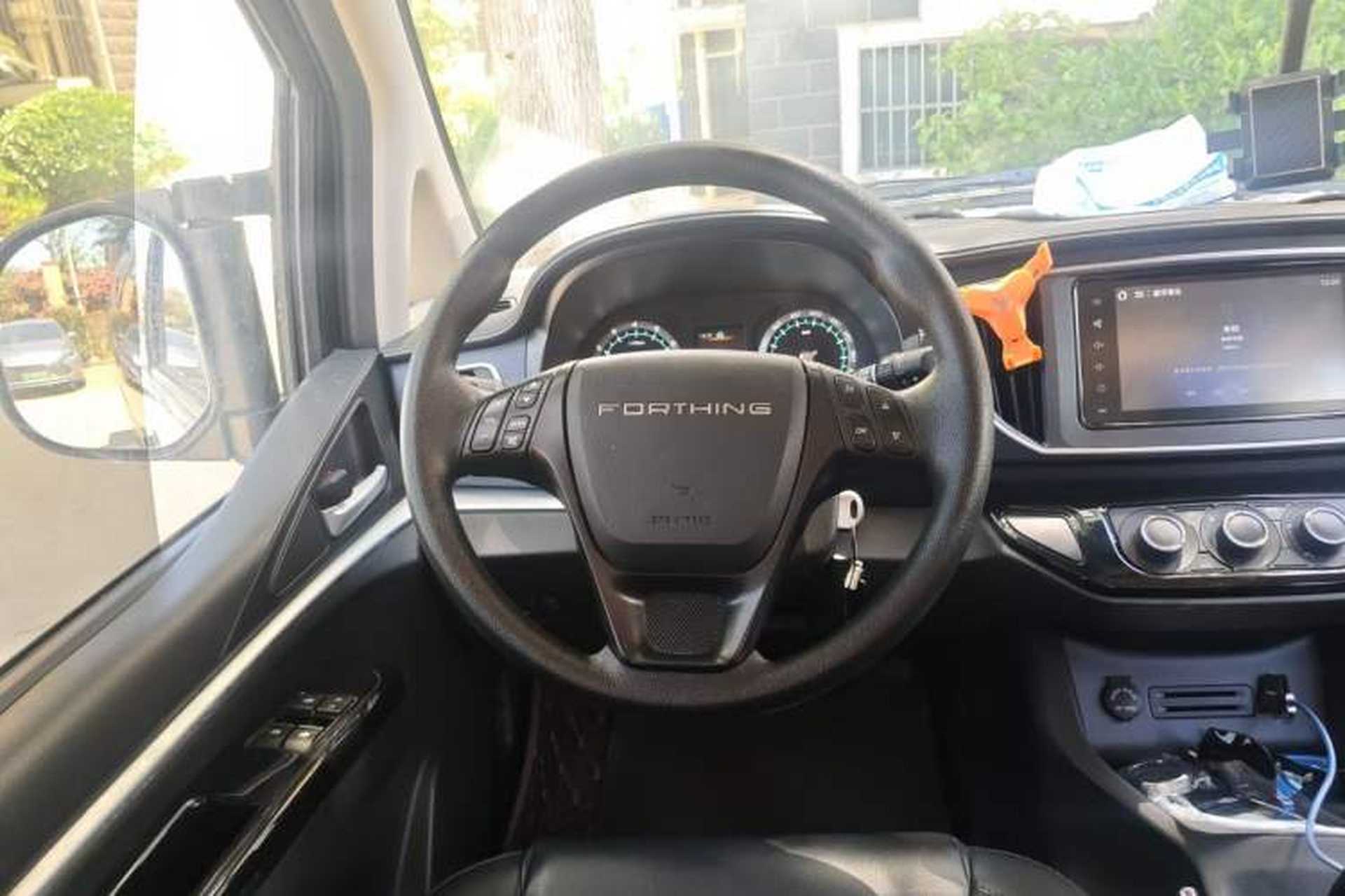 Used FORTHING Lingzhi 2022 Entry-Level M5L 1.6L Comfort Version 7 Seats Steering Wheel
