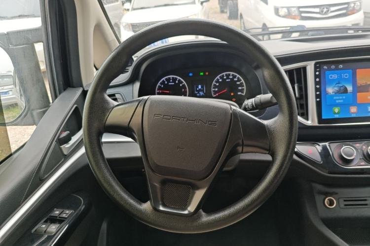 Used FORTHING Lingzhi 2022 M5L 1.6L Utility Model 7 Seats Steering Wheel