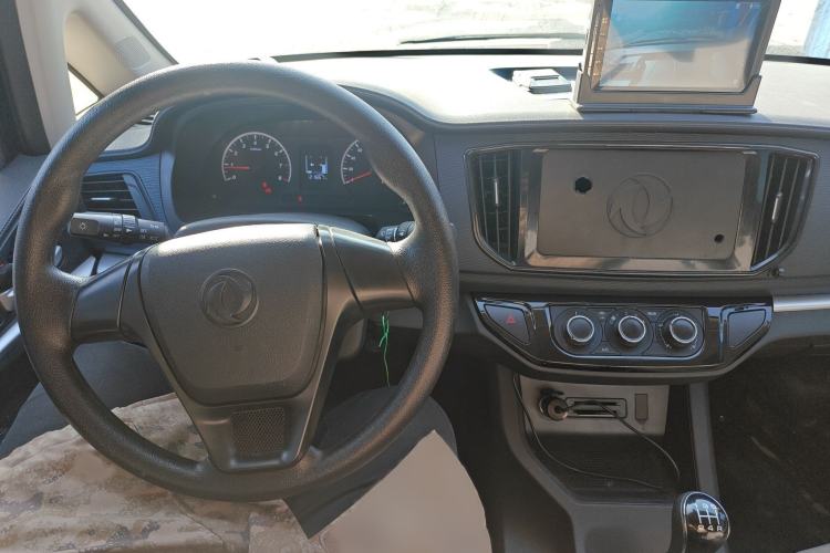 Used FORTHING Lingzhi 2022 V3 1.6L Base Model 2 Seats Steering Wheel