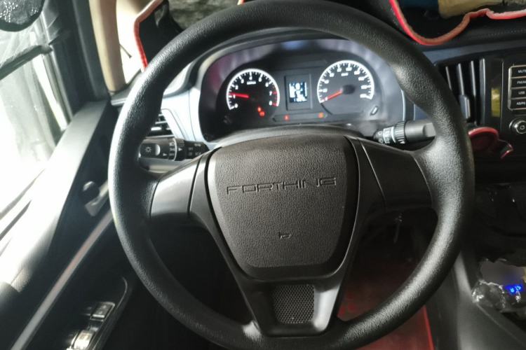 Used FORTHING Lingzhi 2022 M5 1.6L Practical 7-Seater Steering Wheel