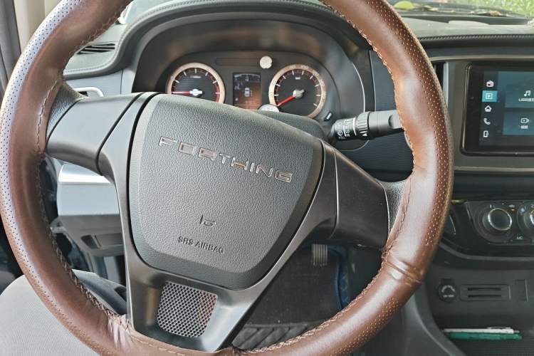 Used FORTHING Lingzhi 2022 M5 1.6L Practical 7-Seater Steering Wheel