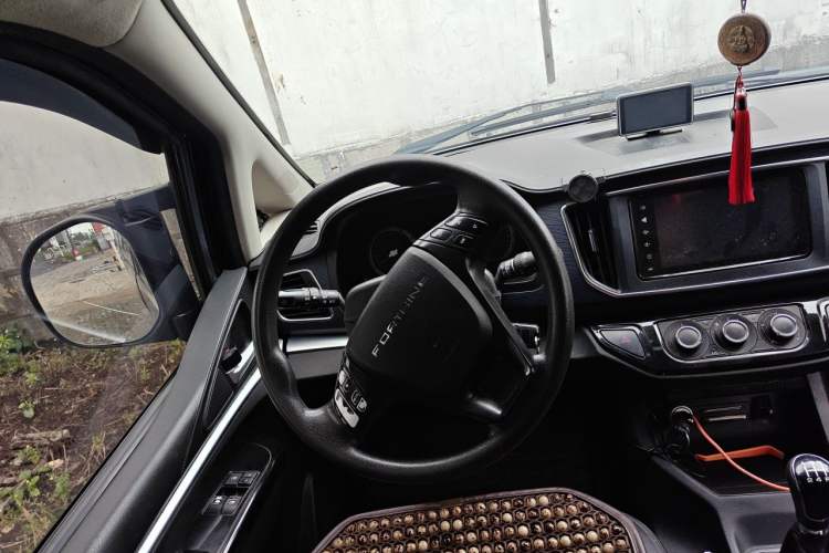 Used FORTHING Lingzhi 2022 Striving Version M5L 1.6L Luxury 7-Seater Steering Wheel