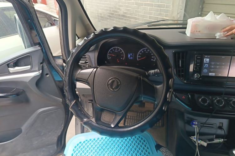 Used FORTHING Lingzhi 2022 M5L 1.6L Utility Model 7 Seats Steering Wheel