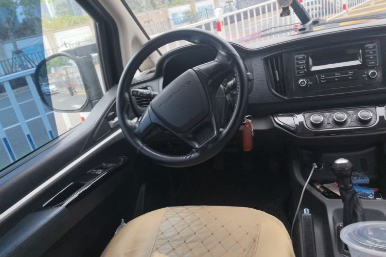 Used FORTHING Lingzhi 2022 M5L 1.6L Utility Model 7 Seats Steering Wheel