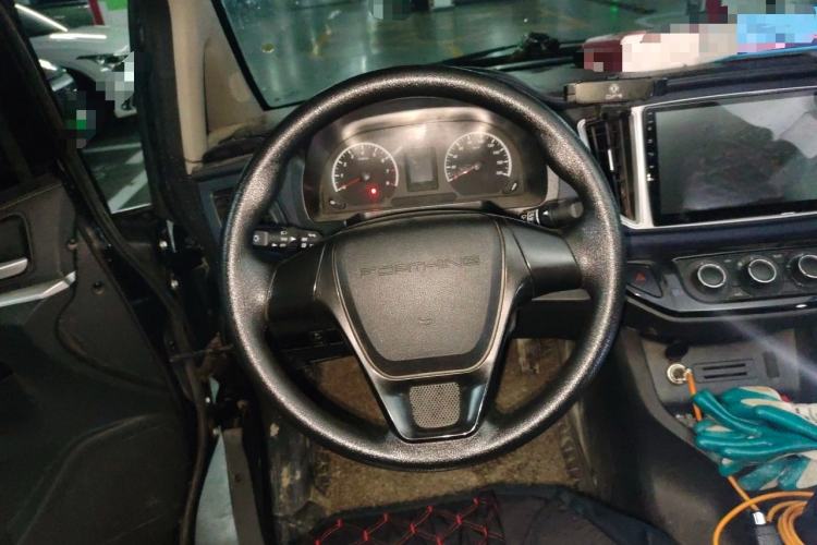 Used FORTHING Lingzhi 2022 M5L 1.6L Utility Model 7 Seats Steering Wheel