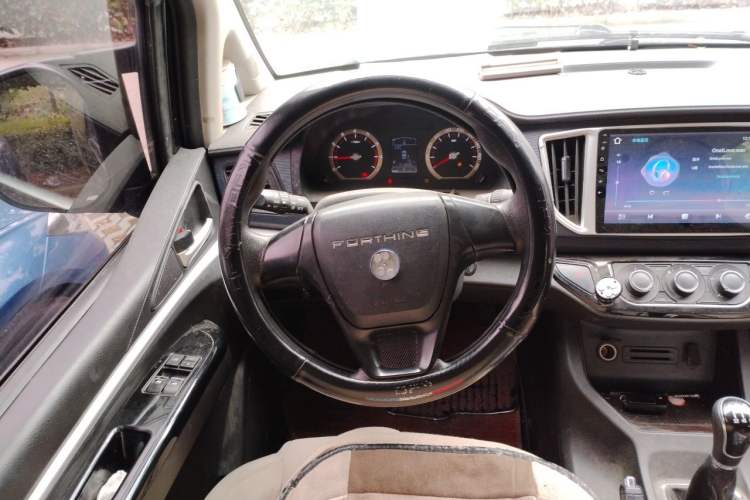 Used FORTHING Lingzhi 2022 M5L 1.6L Utility Model 7 Seats Steering Wheel