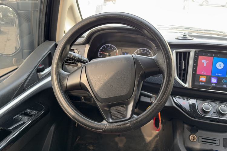 Used FORTHING Lingzhi 2022 M5L 1.6L Utility Model 7 Seats Steering Wheel