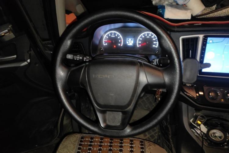 Used FORTHING Lingzhi 2022 M5L 1.6L Utility Model 7 Seats Steering Wheel