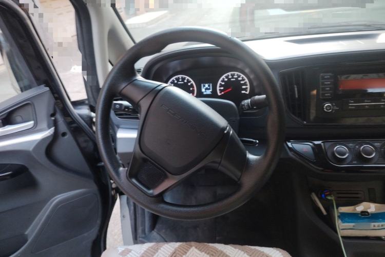 Used FORTHING Lingzhi 2022 M5L 2.0L Utility Model 7 Seats Steering Wheel
