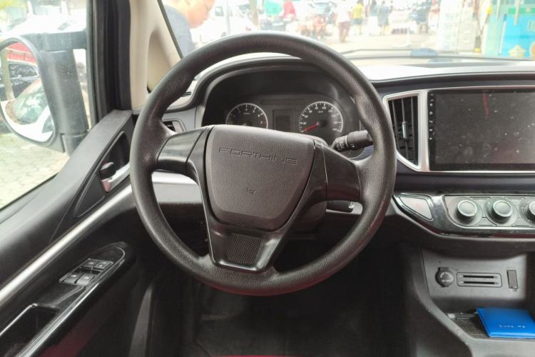 Used FORTHING Lingzhi 2022 M5L 1.6L Utility Model 7 Seats Steering Wheel