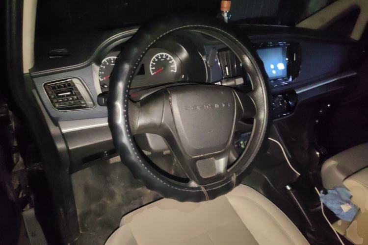 Used FORTHING Lingzhi 2022 Striving Version M5L 1.6L Base Model 7 Seats Steering Wheel