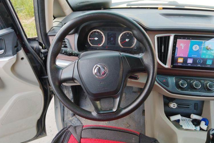 Used FORTHING Lingzhi 2022 Striving Version M5L 1.6L Base Model 7 Seats Steering Wheel