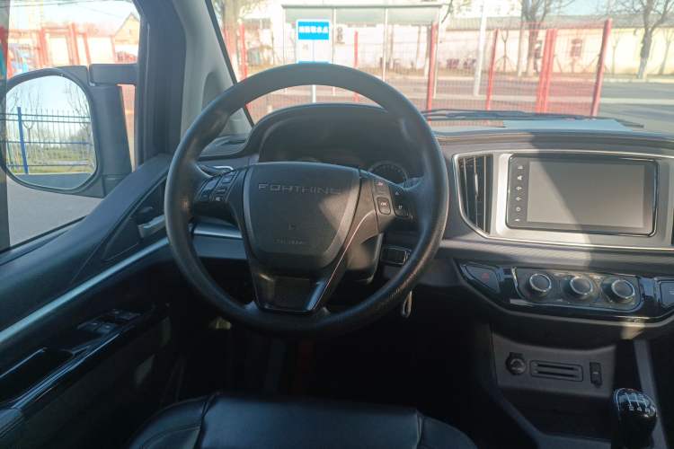 Used FORTHING Lingzhi 2022 Striving Version M5L 1.6L Luxury 7-Seater Steering Wheel
