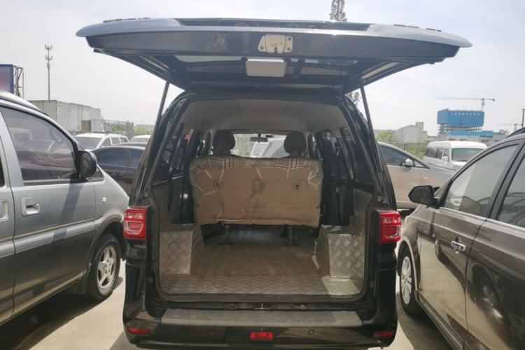 Used FORTHING Lingzhi 2022 M5 1.6L Practical Model 5 Seats Trunk