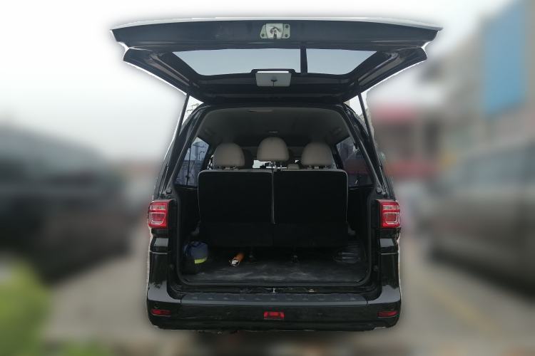 Used FORTHING Lingzhi 2022 M5 1.6L Practical 7-Seater Trunk