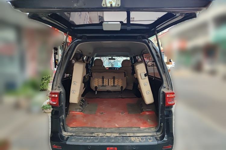 Used FORTHING Lingzhi 2022 M5 1.6L Practical 7-Seater Trunk