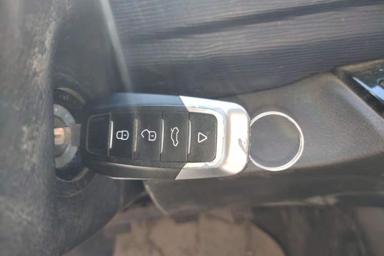 Used FORTHING Lingzhi 2022 M5L 1.6L Utility Model 7 Seats Vehicle Key