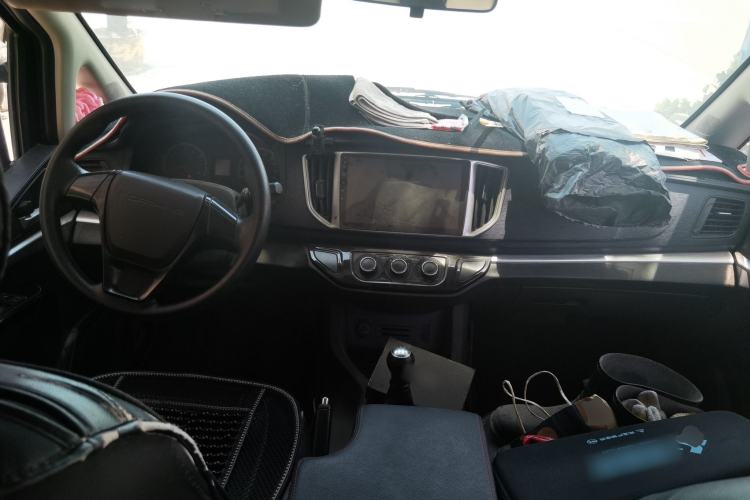 Used FORTHING Lingzhi 2022 M5 1.6L Practical 7-Seater Center Console