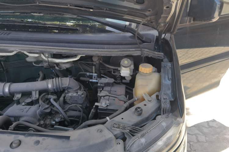 Used FORTHING Lingzhi 2022 M5 1.6L Practical 7-Seater Engine Bay Left