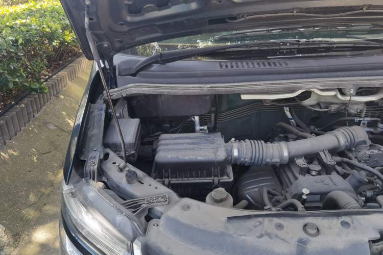 Used FORTHING Lingzhi 2022 M5 1.6L Practical 7-Seater Engine Bay Right