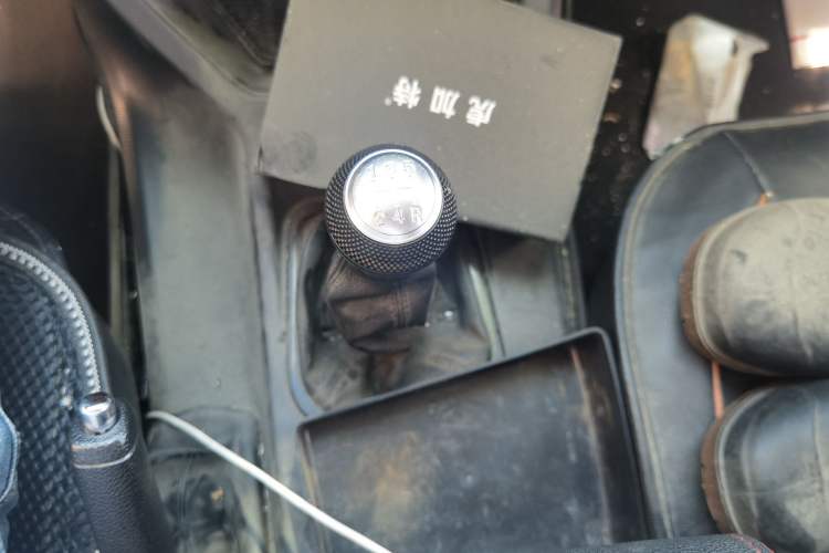 Used FORTHING Lingzhi 2022 M5 1.6L Practical 7-Seater Gear Lever