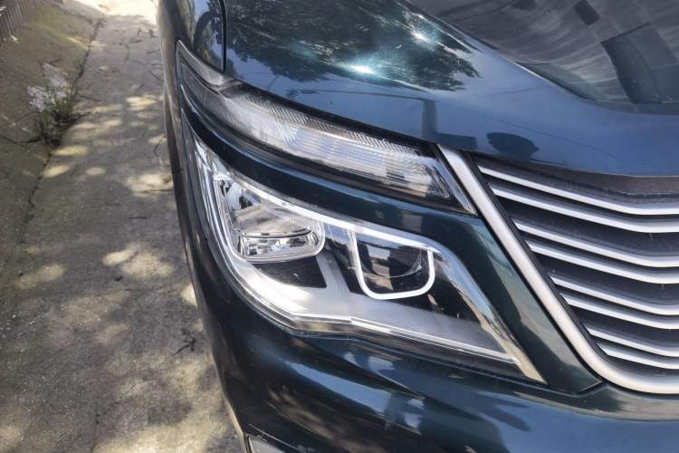 Used FORTHING Lingzhi 2022 M5 1.6L Practical 7-Seater Right Front Headlight