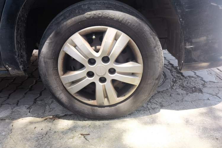 Used FORTHING Lingzhi 2022 M5 1.6L Practical 7-Seater Right Front Wheel Hub