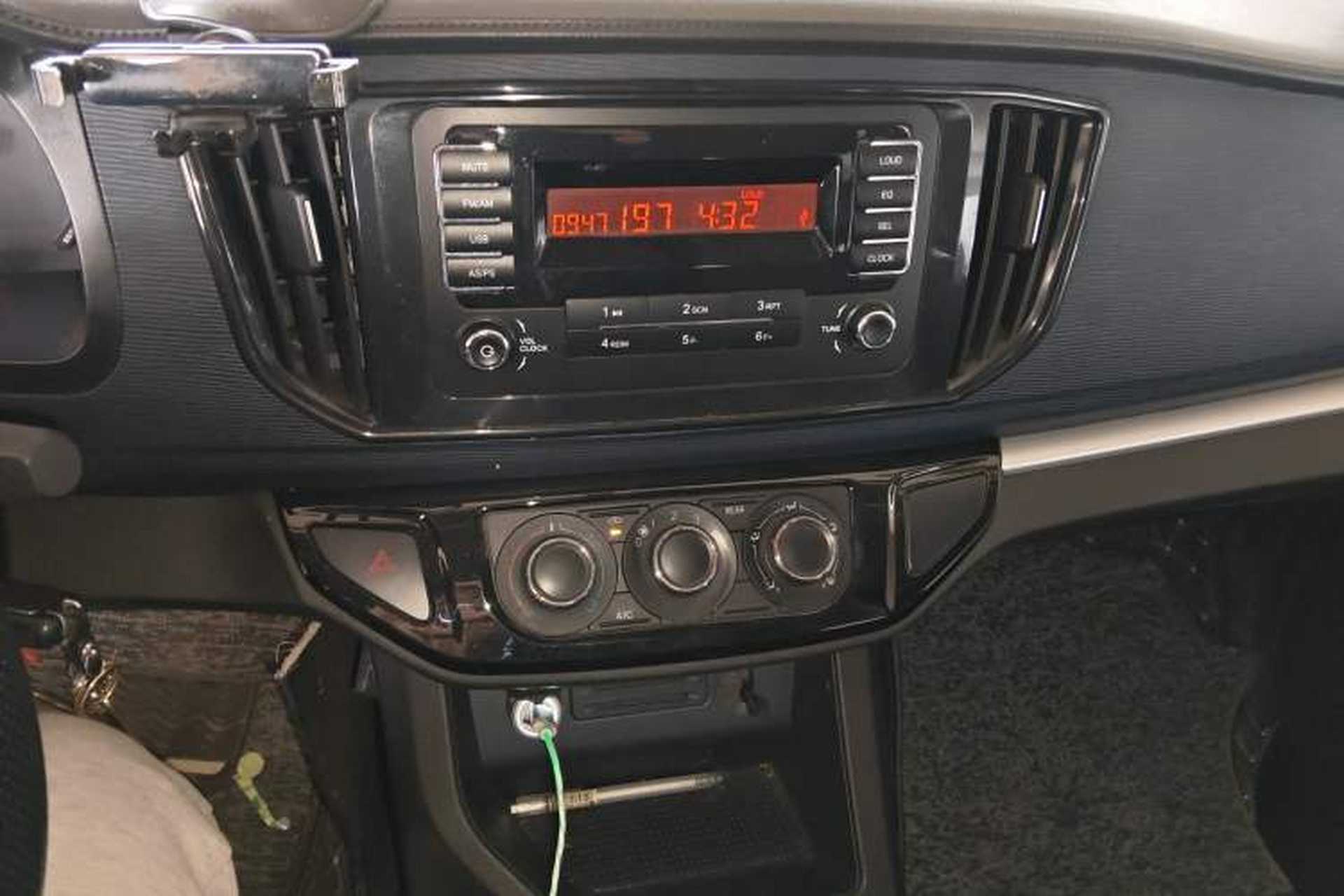 Used FORTHING Lingzhi 2022 M5L 1.6L Utility Model 7 Seats Audio And AC Panel