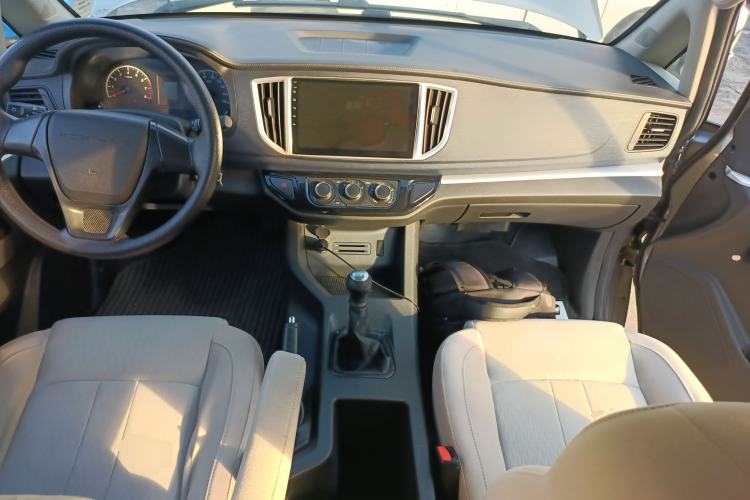 Used FORTHING Lingzhi 2022 M5L 1.6L Utility Model 7 Seats Center Console