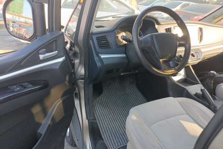 Used FORTHING Lingzhi 2022 M5L 1.6L Utility Model 7 Seats Driver Seat