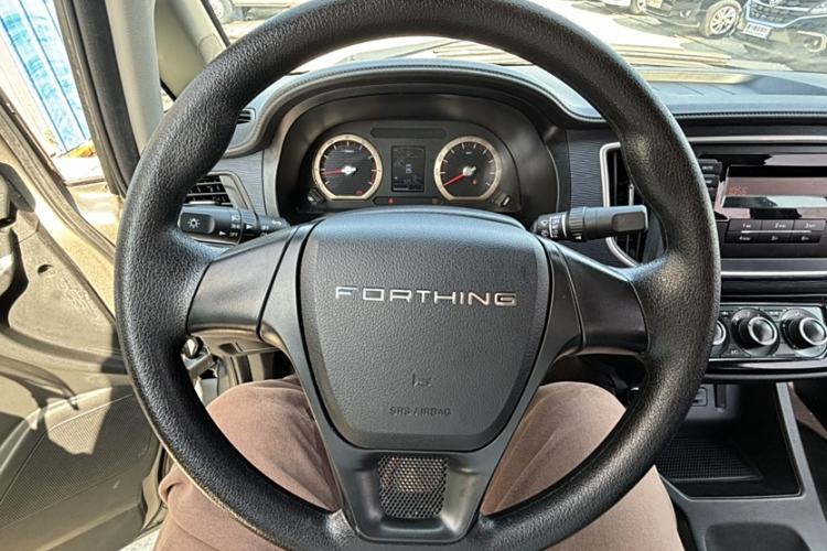 Used FORTHING Lingzhi 2022 Striving Version M5L 2.0L Basic Model 9-Seater Interior 2