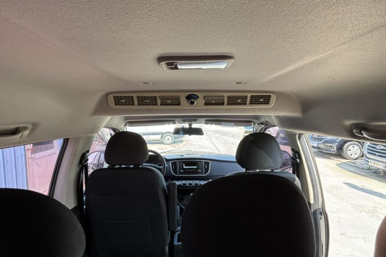 Used FORTHING Lingzhi 2022 Striving Version M5L 2.0L Basic Model 9-Seater Interior 6