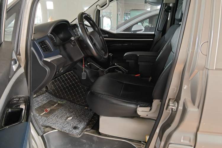 Used FORTHING Lingzhi 2022 M5L 1.6L Utility Model 7 Seats Left Front Seat