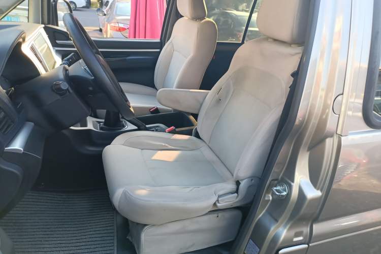 Used FORTHING Lingzhi 2022 M5L 1.6L Utility Model 7 Seats Left Front Seat