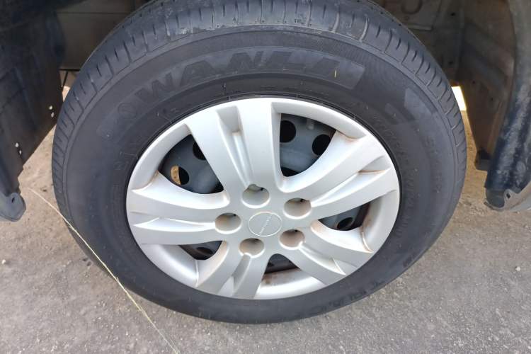 Used FORTHING Lingzhi 2022 M5L 1.6L Utility Model 7 Seats Left Front Wheel Hub