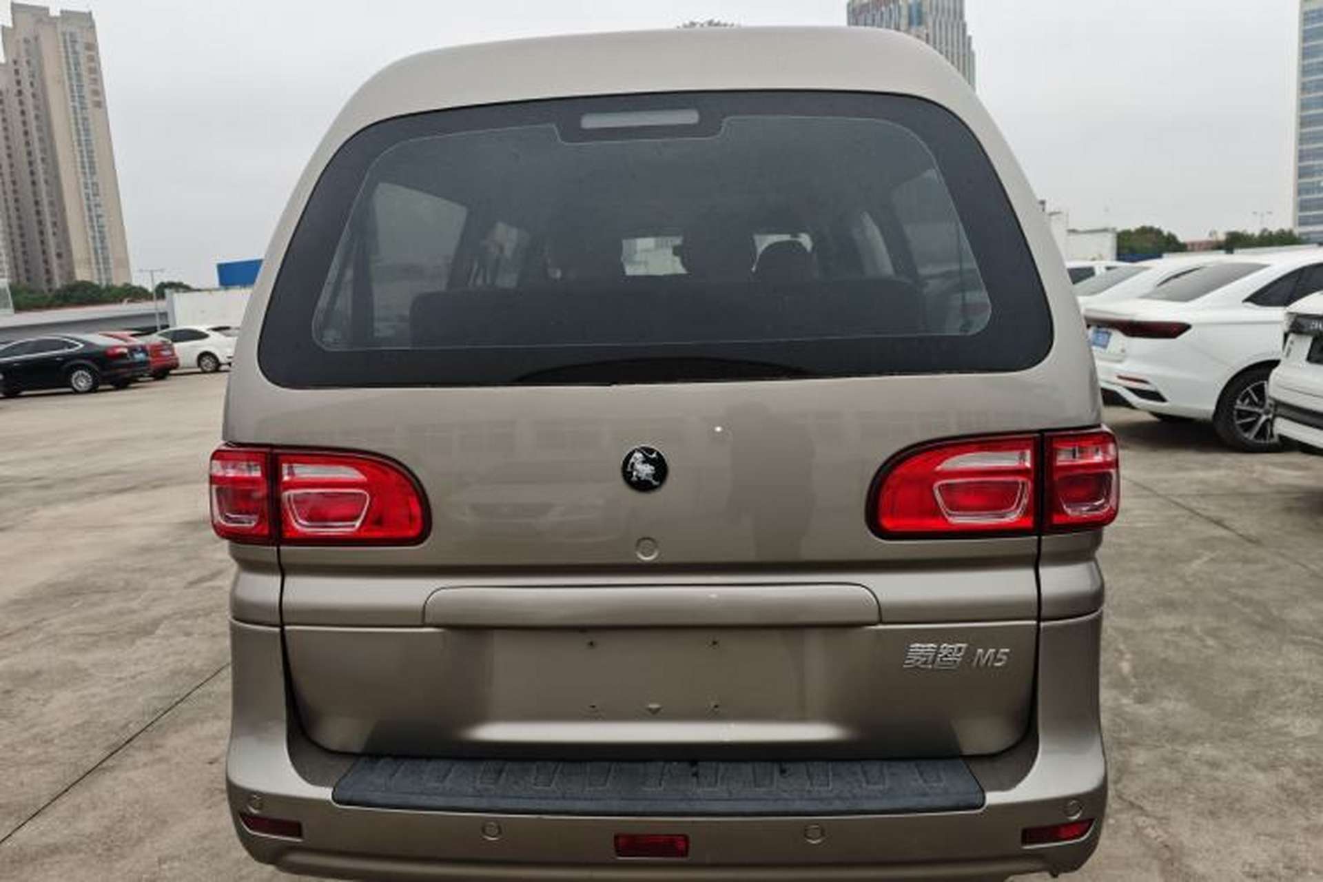 Used FORTHING Lingzhi 2022 M5L 1.6L Utility Model 7 Seats Rear