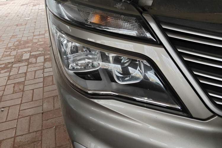 Used FORTHING Lingzhi 2022 M5L 1.6L Utility Model 7 Seats Right Front Headlight