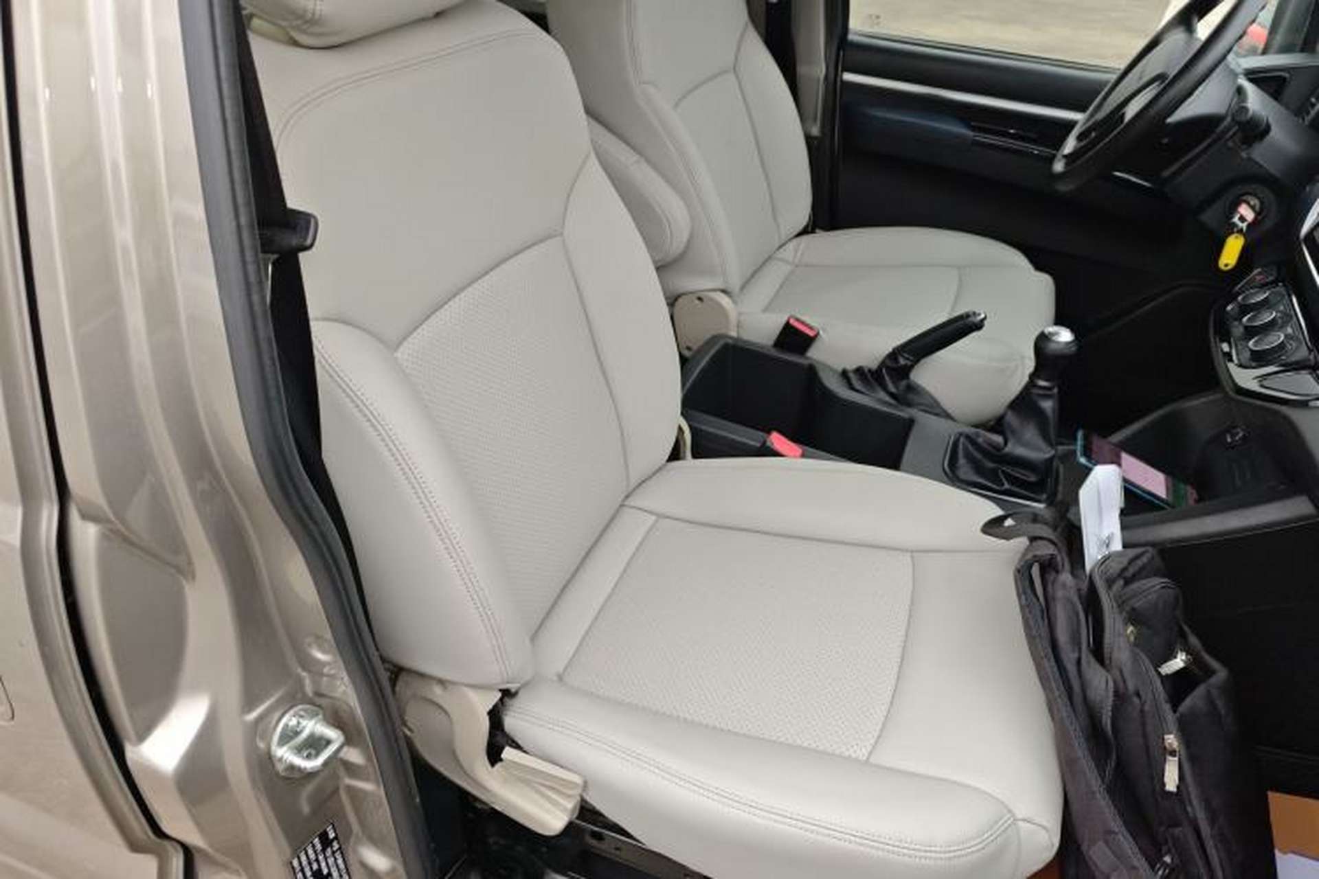 Used FORTHING Lingzhi 2022 M5L 1.6L Utility Model 7 Seats Right Front Seat