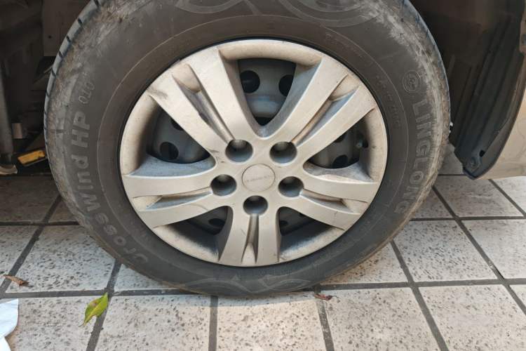 Used FORTHING Lingzhi 2022 M5 1.6L Practical Model 5 Seats Right Front Wheel Hub