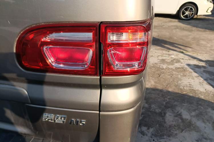 Used FORTHING Lingzhi 2022 M5L 1.6L Utility Model 7 Seats Right Rear Taillight
