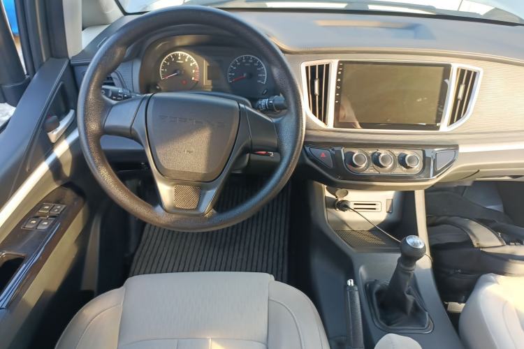 Used FORTHING Lingzhi 2022 M5L 1.6L Utility Model 7 Seats Steering Wheel