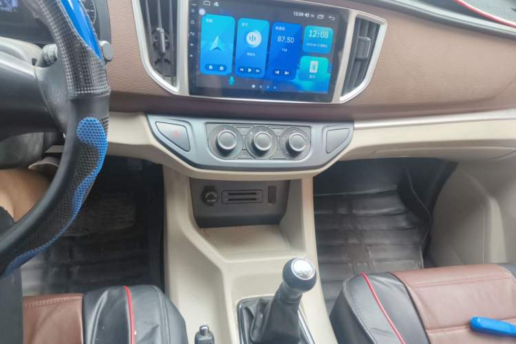 Used FORTHING Lingzhi 2022 M5L 1.6L Utility Model 7 Seats Audio And AC Panel