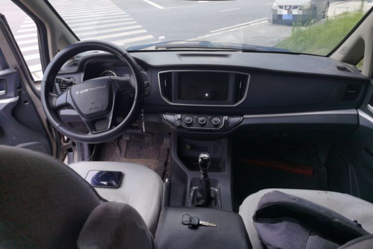 Used FORTHING Lingzhi 2022 Entry-Level M5L 2.0L Basic Version 7 Seats Center Console