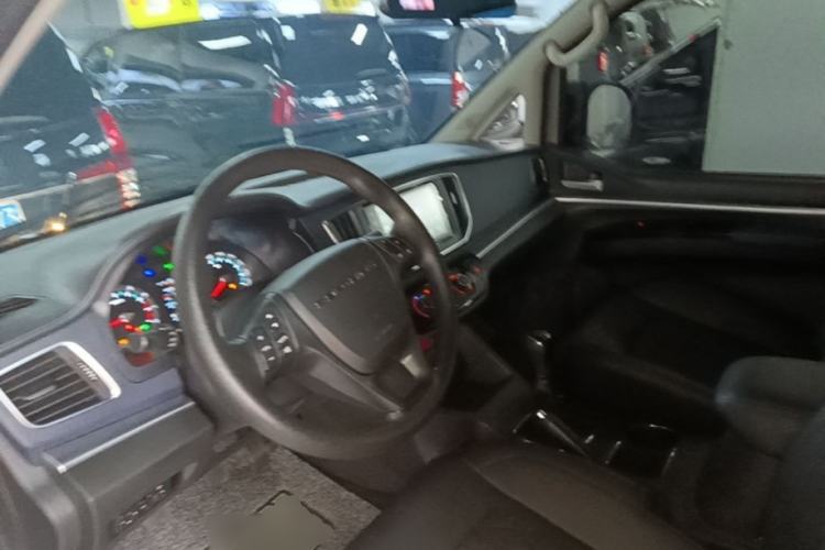 Used FORTHING Lingzhi 2022 Striving Version M5L 1.6L Luxury 7-Seater Center Console