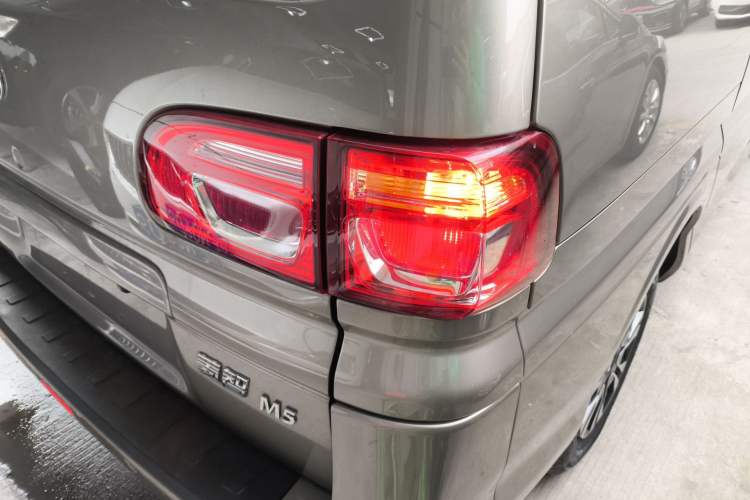 Used FORTHING Lingzhi 2022 M5 1.6L Practical Model 5 Seats Exterior 3
