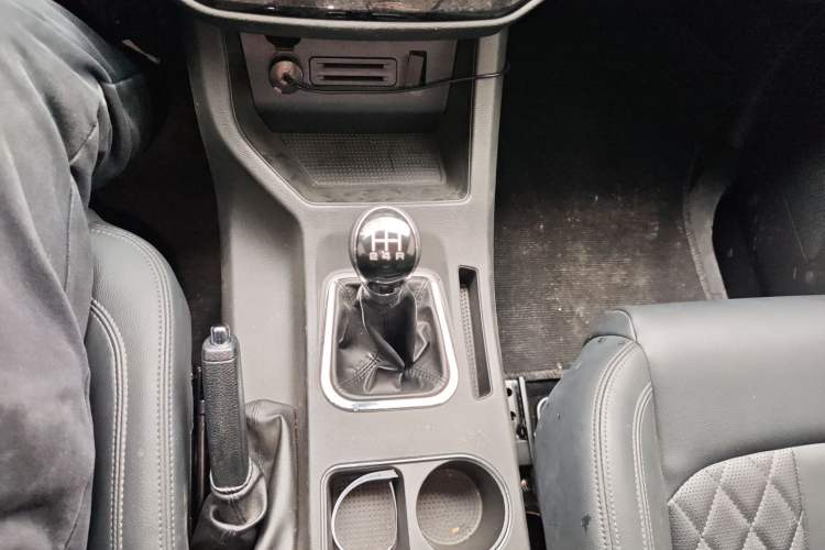 Used FORTHING Lingzhi 2022 Striving Version M5L 1.6L Luxury 7-Seater Gear Lever